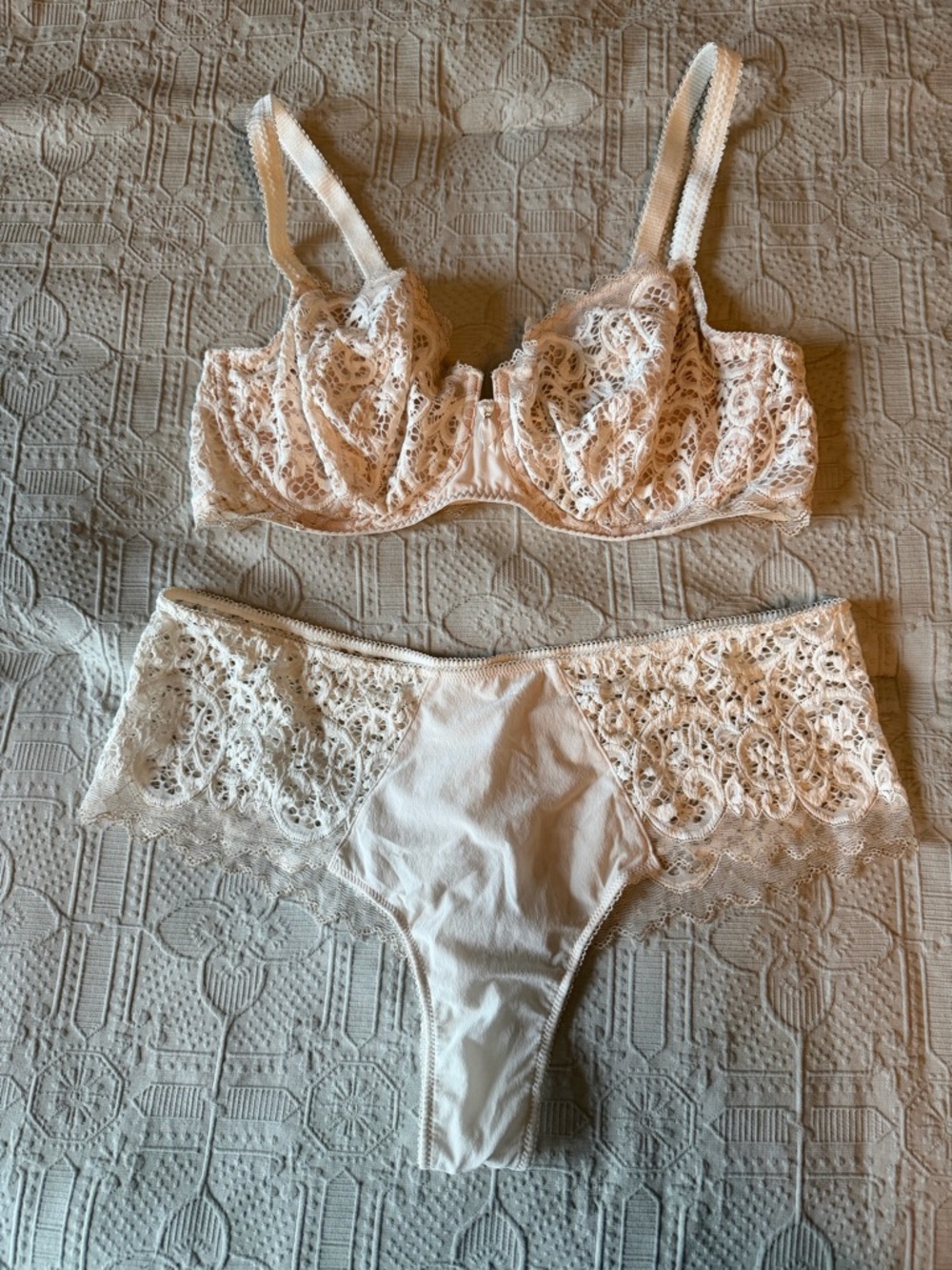 Wacoal Lace Underwire Bra and matching panties